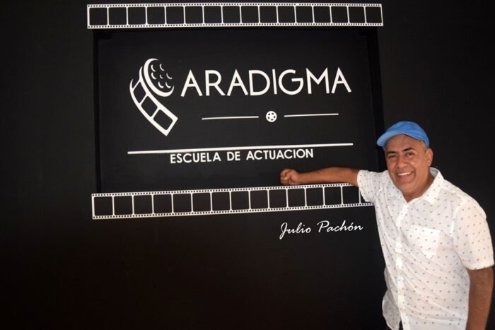 Julio Pachón profesor de la Escuela de actuación de Cine y Televisión Paradigma.